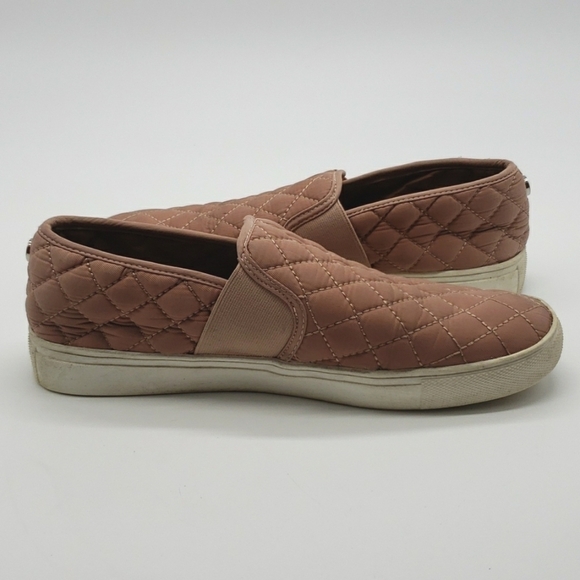 Steve Madden Shoes - 𝅺STEVE Madden Endell women US 9 quilted dusty rose pink textile slip on sneakers